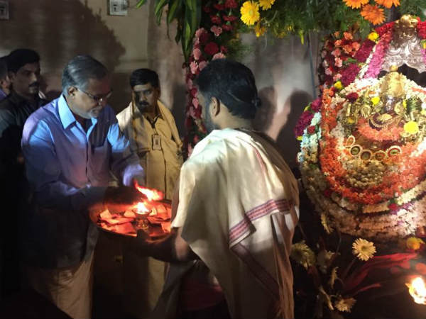 Challenging star Darshan, Srujan Lokesh visits Chamundeshwari hills