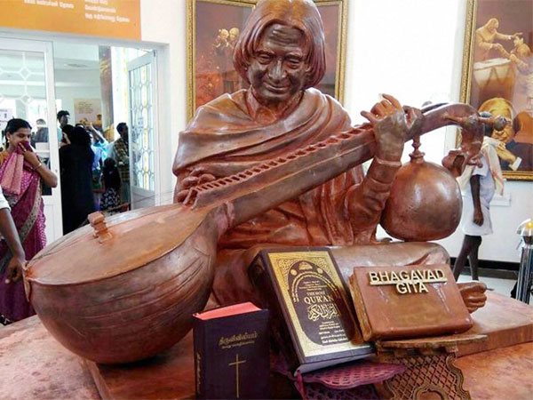 Bhagwad Gita near Abdul Kalam's statue kicks up controversy Bhagwad Gita near Abdul Kalam's statue kicks up controversy