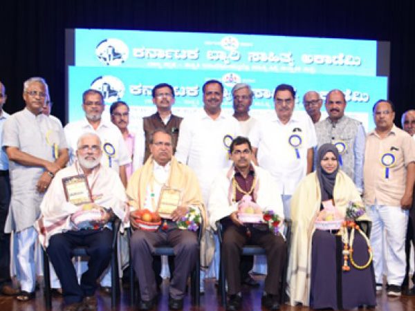 ಹಿಂದೆಯೂ ಬಂದಿತ್ತು ನಿಘಂಟು