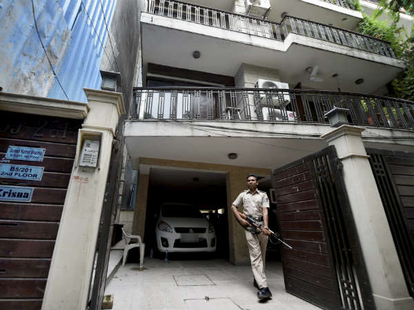 ಹಾಸನ, ದೆಹಲಿಯಲ್ಲಿ ದಾಳಿ