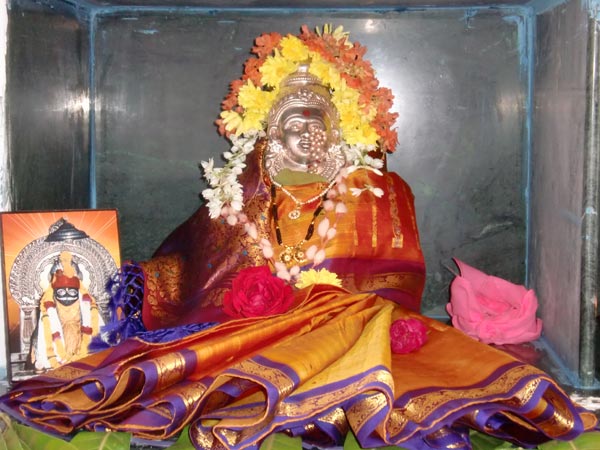 ಬ್ರಾಹ್ಮಣರಿಗೆ ದಕ್ಷಿಣೆ ಸಹಿತ ಸ್ವಯಂಪಾಕ ದಾನ