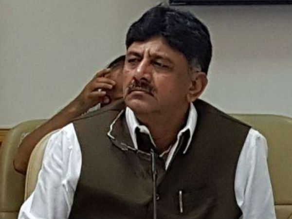 ಶೈಲೇಂದರ್ ಎನ್ನುವ ವ್ಯಕ್ತಿಯಿಂದ ಮೂರು ಬಾರಿ ಡಿಕೆಶಿಗೆ ಹಣ ಶೈಲೇಂದರ್ ಎನ್ನುವ ವ್ಯಕ್ತಿಯಿಂದ ಮೂರು ಬಾರಿ ಡಿಕೆಶಿಗೆ ಹಣ