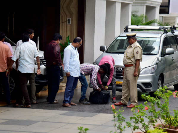 ಪಾಸ್ವರ್ಡ್ ನೀಡದ ಡಿಕೆಶಿ ಪಾಸ್ವರ್ಡ್ ನೀಡದ ಡಿಕೆಶಿ