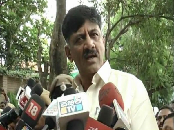 ಡಿ ಕೆ ಶಿವಕುಮಾರ್ ಬರುತ್ತಿದ್ದಂತೇ ಧೈರ್ಯ ತುಂಬಿದ ಶಾಸಕರು 