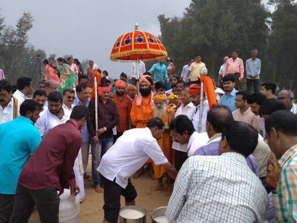 ಮೋಗವಿರರಿಂದ ಸಮುದ್ರ ಪೂಜೆ 