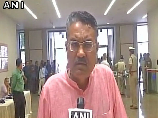 ನಾವು ಯಾವ ಪಕ್ಷದಲ್ಲಿದ್ದೇನೆ ನಿಮಗೆ ಗೊತ್ತು ನಾವು ಯಾವ ಪಕ್ಷದಲ್ಲಿದ್ದೇನೆ ನಿಮಗೆ ಗೊತ್ತು