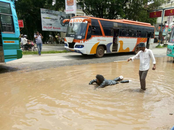 ಪ್ರತಿಭಟನೆ ನಡೆಸಿದ್ದು ನಿತ್ಯಾನಂದ ಒಳಕಾಡು ಪ್ರತಿಭಟನೆ ನಡೆಸಿದ್ದು ನಿತ್ಯಾನಂದ ಒಳಕಾಡು
