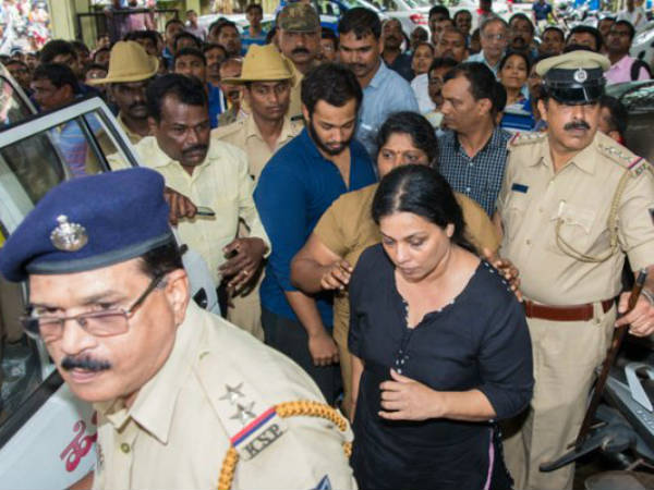 ಪತ್ನಿ, ಪುತ್ರರು ಆರೋಪಿಗಳು