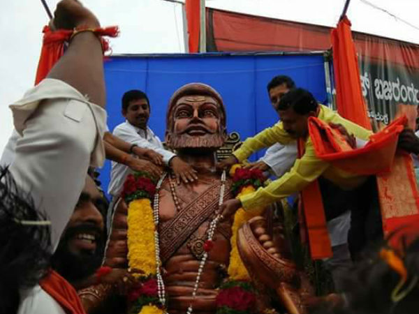 ಹಿಂದೂ ಸಂಘಟನೆಗಳಿಂದ ಪ್ರತಿಷ್ಠಾಪನೆ