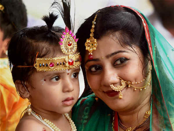 ಯಶೋದೆಯೊಂದಿಗೆ ಮಾಧವ