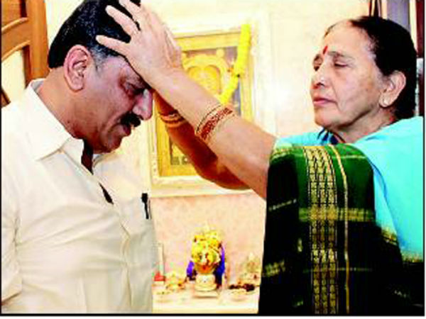 ಸಿಎಂ ವಿರುದ್ದ ಏಕವಚನದಲ್ಲಿ ಡಿಕೆಶಿ ತಾಯಿ ವಾಗ್ದಾಳಿ 