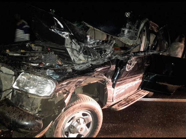 ಸಫಾರಿ ವಾಹನ ನುಜ್ಜು ಗುಜ್ಜು ಸಫಾರಿ ವಾಹನ ನುಜ್ಜು ಗುಜ್ಜು