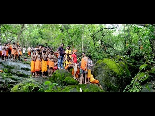 ವೀಳ್ಯದೆಲೆ-ಅಡಕೆ ನೀರಿಗೆ ಬಿಡ್ತಾರೆ