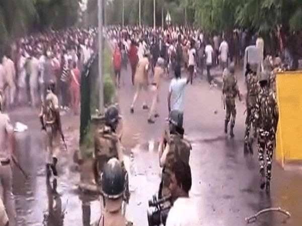 ಹಿಂಸಾಚಾರಕ್ಕೆ 32 ಬಲಿ 