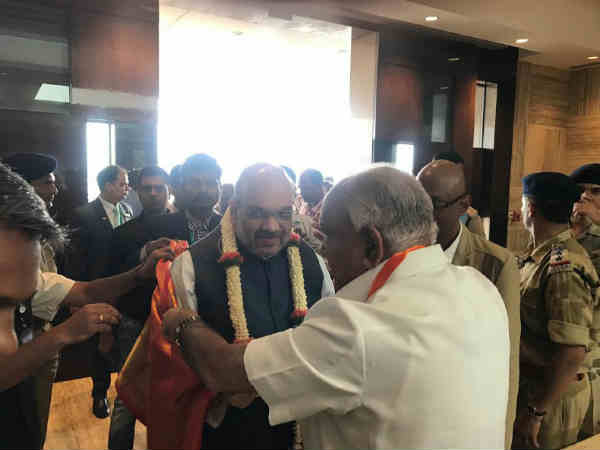 AB KI BAAR BJP SARKAR SAYS AMIT SHAH ON HIS ARRIVAL TO BENGALURU 