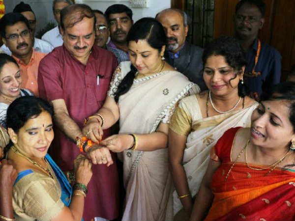 Anant Kumar celebrates Eco friendly Raksha Bandhan