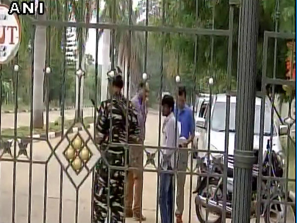  IT raid on DK Shivakumar's residence and ‘Eagleton’ resort