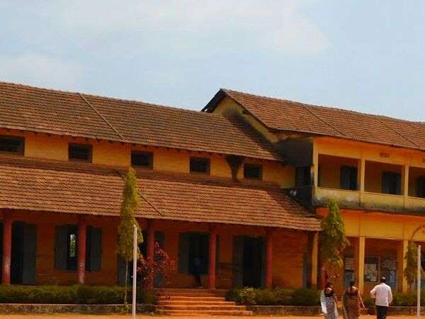 Puttur Kombettu govt college turns to be dumping yard of napkins Puttur Kombettu govt college turns to be dumping yard of napkins