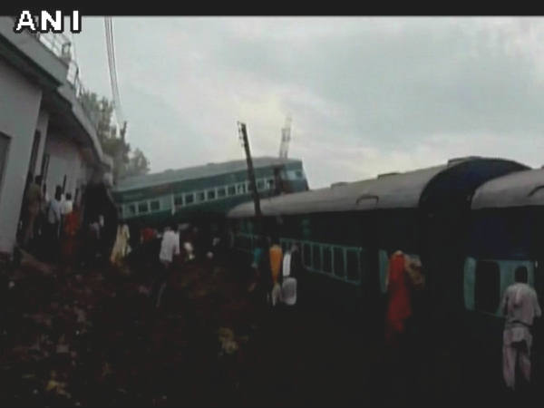 Kalinga Utkal express derails in Muzaffarnagar, 5 dead, 34 injured