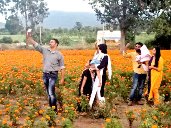 Selfie with flowers, new way to earning for farmers Selfie with flowers, new way to earning for farmers
