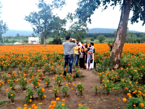 Selfie with flowers, new way to earning for farmers Selfie with flowers, new way to earning for farmers