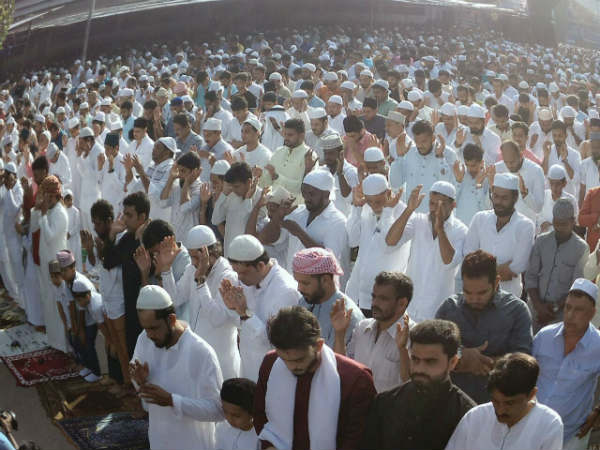 ವಿವಿಧ ಮಸೀದಿಗಳಲ್ಲಿ ಪ್ರಾರ್ಥನೆ