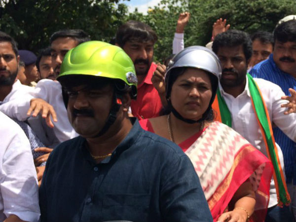 ಶೋಭಾರನ್ನು ಎಳೆದಾಡಿದ ಪುರುಷ ಪೊಲೀಸ್