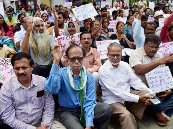 ಕೋಮುವಾದಿಗಳ ವಿರುದ್ಧ ಘೋಷಣೆ