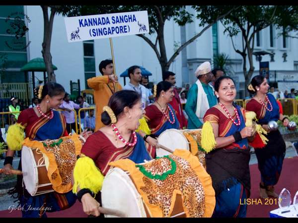 ಸಿಂಗಪುರದ ಬೀದಿಯಲ್ಲಿ ವಿಜೃಂಭಿಸಿದ ಜಾನಪದ