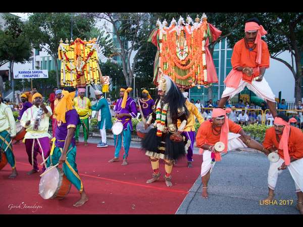 ಲಿಟ್ಲ್ ಇಂಡಿಯಾದಲ್ಲಿ ಅದ್ಭುತ ಬೀದಿ ಮೆರವಣಿಗೆ