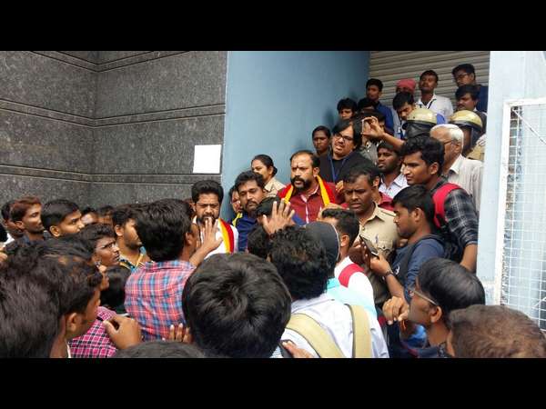 ಕನ್ನಡದಲ್ಲೇ ಪರೀಕ್ಷೆ ನಡೆಯಬೇಕು 