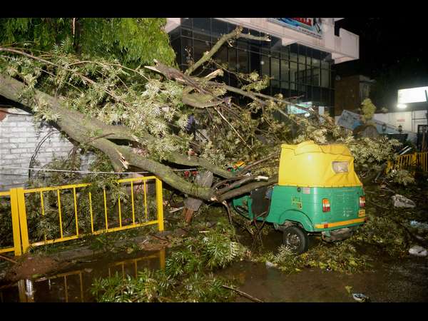 ನಜ್ಜುಗುಜ್ಜಾದ ಆಟೋ