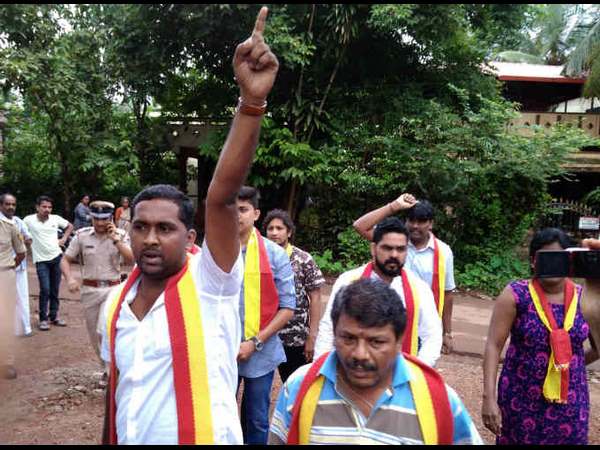 ಅನ್ಯ ರಾಜ್ಯದ ವಿದ್ಯಾರ್ಥಿಗಳಿಗೆ ತಡೆ