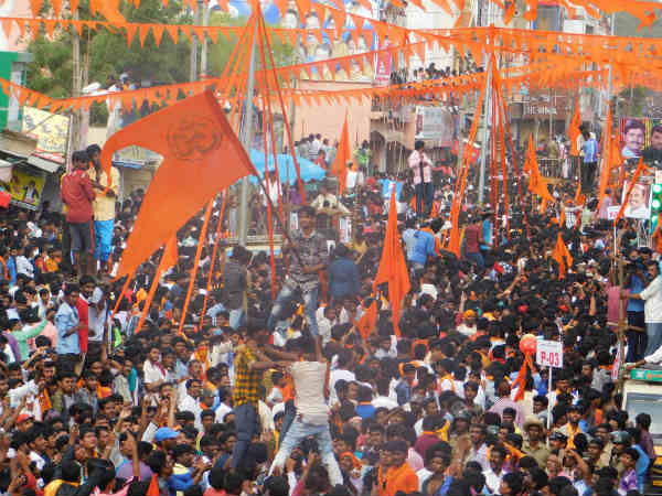 ಲಕ್ಷಾಂತರ ಜನರಿಂದ ಹೆಚ್ಚಿದ ಉತ್ಸವದ ಕಳೆ