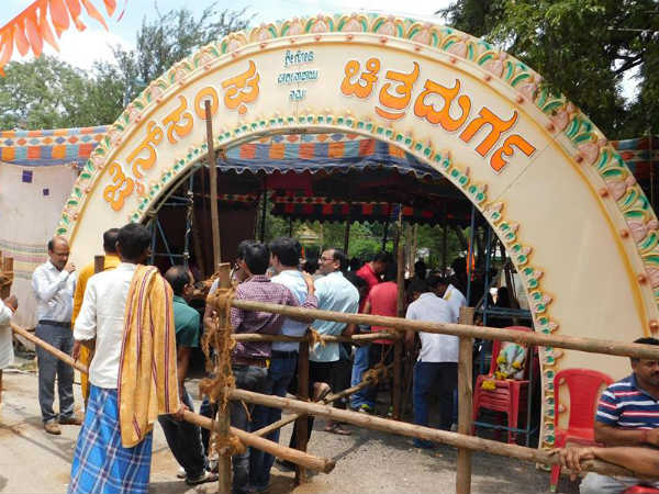 ಎಲ್ಲರಿಗೂ ಊಟ ತಿಂಡಿಯ ವ್ಯವಸ್ಥೆ