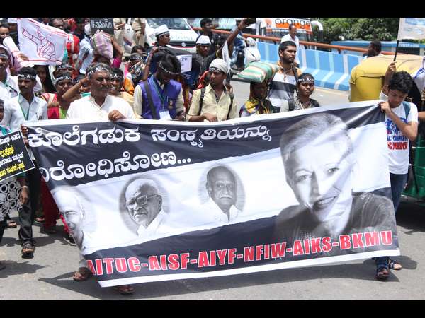  ಹತ್ಯೆ ಸಂಭ್ರಮಿಸುವ ಮನಸ್ಥಿತಿಗಳನ್ನು ಮಟ್ಟಹಾಕಿ