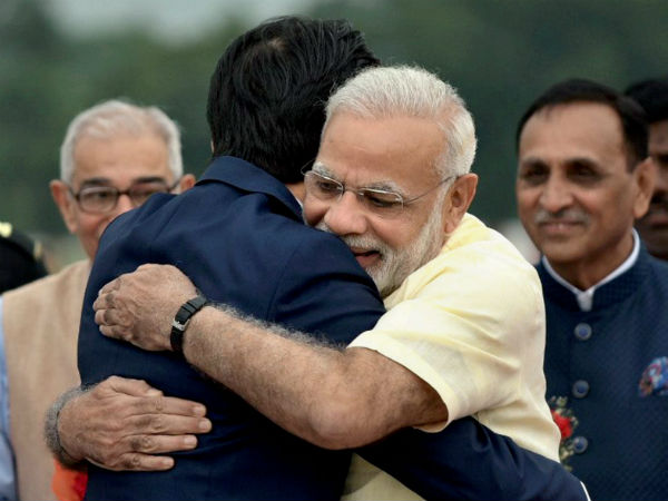 ಜಪಾನ್ ಪ್ರಧಾನಿಗೆ ಅಪ್ಪುಗೆಯ ಸ್ವಾಗತ ಜಪಾನ್ ಪ್ರಧಾನಿಗೆ ಅಪ್ಪುಗೆಯ ಸ್ವಾಗತ