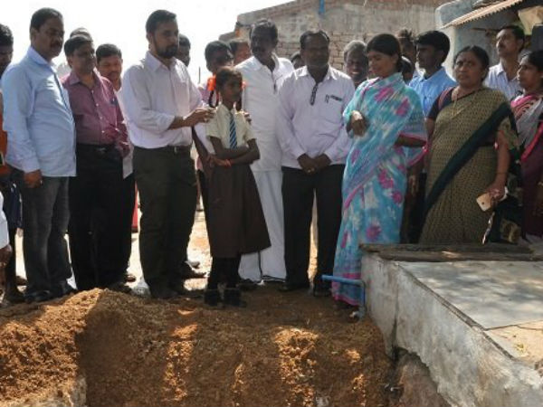 ಶೌಚಾಲಯಕ್ಕಾಗಿ ಹಠ ಹಿಡಿದ ವಿದ್ಯಾರ್ಥಿನಿಯರು