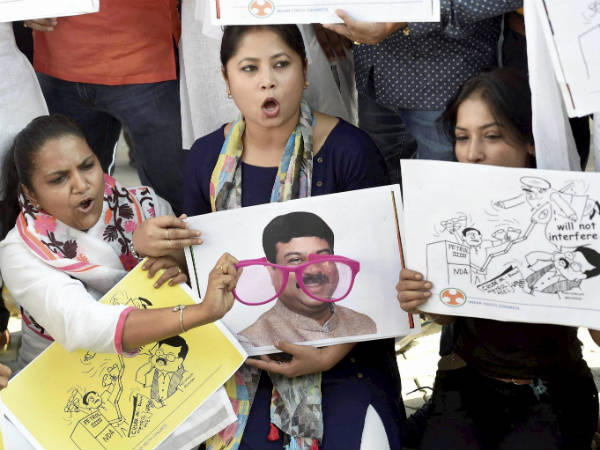 ಪೆಟ್ರೋಲ್ ದರ ಏರಿಕೆಗೆ ಆಕ್ರೋಶ