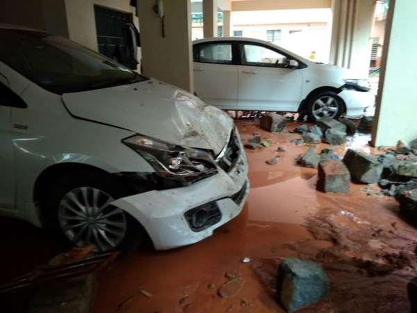 ಮನೆಗಳಿಗೆ ನುಗ್ಗಿದ ನೀರು