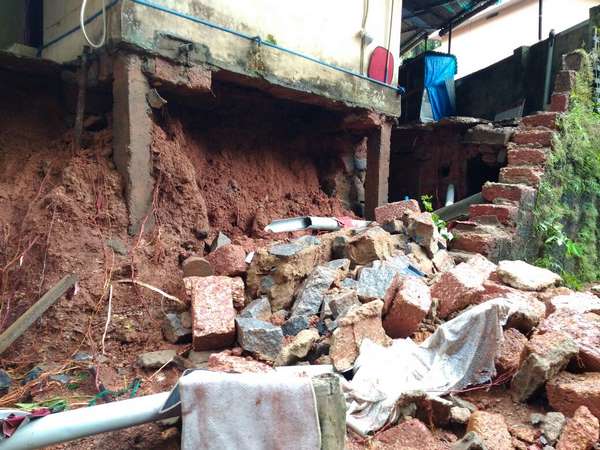 ಸ್ಥಳೀಯ ಪರಿಸ್ಥಿತಿ ನೋಡಿಕೊಂಡು ಶಾಲಾ-ಕಾಲೇಜಿಗೆ ರಜೆ