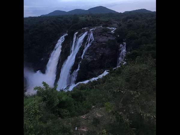 ಎರಡು ಜಿಲ್ಲೆಯ ಎರಡು ಚುಕ್ಕಿಗಳು ಎರಡು ಜಿಲ್ಲೆಯ ಎರಡು ಚುಕ್ಕಿಗಳು