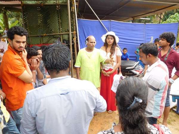 ಸಿನಿಮಾ ಕಲಾವಿದರು, ಗಣ್ಯರ ಉಪಸ್ಥಿತಿ ಸಿನಿಮಾ ಕಲಾವಿದರು, ಗಣ್ಯರ ಉಪಸ್ಥಿತಿ