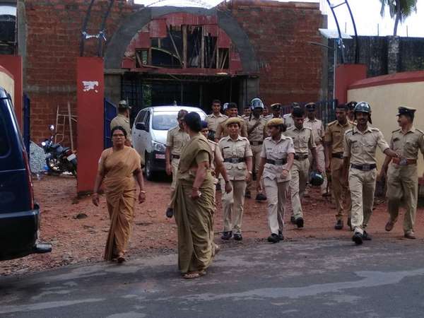 4 ಎಸಿಪಿಗಳ ನೇತೃತ್ವದಲ್ಲಿ ದಾಳಿ