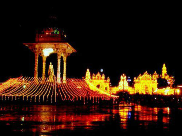 ರಸ್ತೆ - ರಸ್ತೆಗಳಲ್ಲಿ ಬೆಳಕಿನ ಚಿತ್ತಾರ