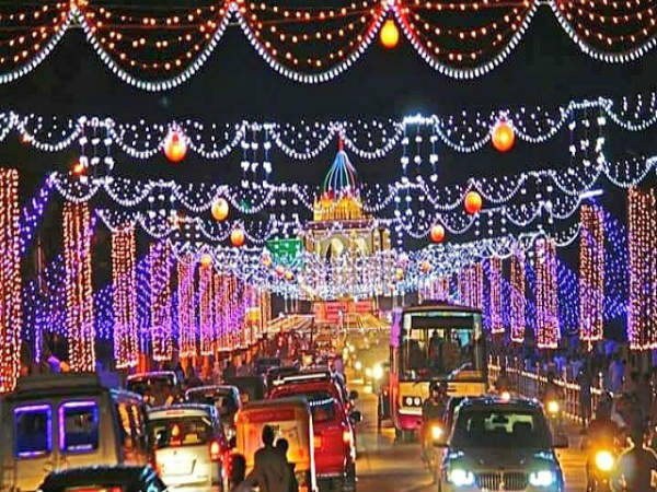 ಝಗಮಗಿಸುವ ಸರಕಾರಿ ಕಟ್ಟಡಗಳು