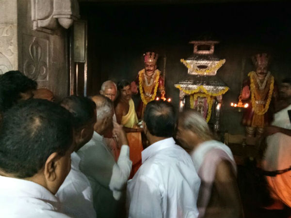 ವಿಶೇಷ ಪೂಜೆ ಸಲ್ಲಿಸಿದ ರೆಡ್ಡಿ