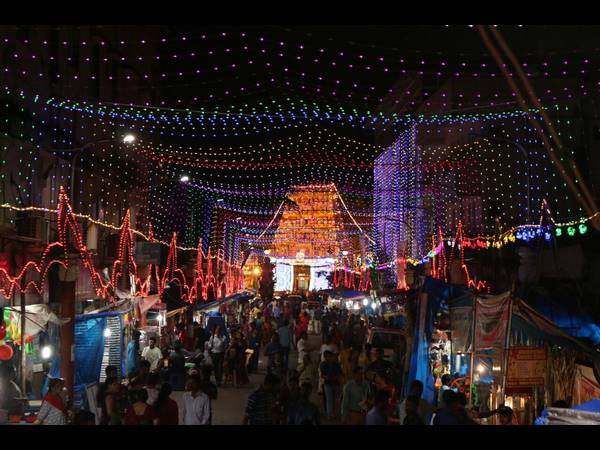 ಭವ್ಯ ಮೆರವಣಿಗೆ ನೊಡುವುದೇ ಕಣ್ಣಿಗೆ ಹಬ್ಬ 