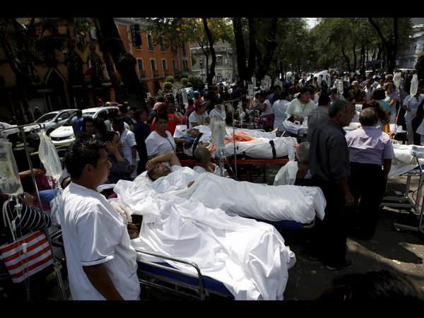 ನಿರಾಶ್ರಿತರಿಗೆ ರಸ್ತೆ ಬದಿಯಲ್ಲೇ ವಾಸ್ತವ್ಯ