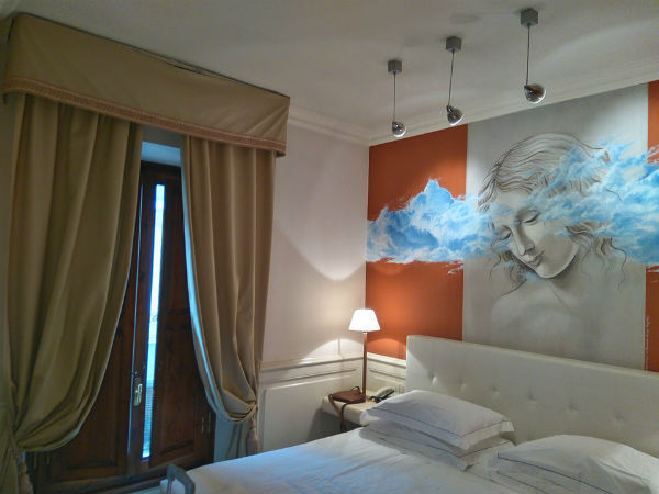 ಕನ್ನಡಿ ನೇರವಾಗಿ ಕಾಣಬಾರದು